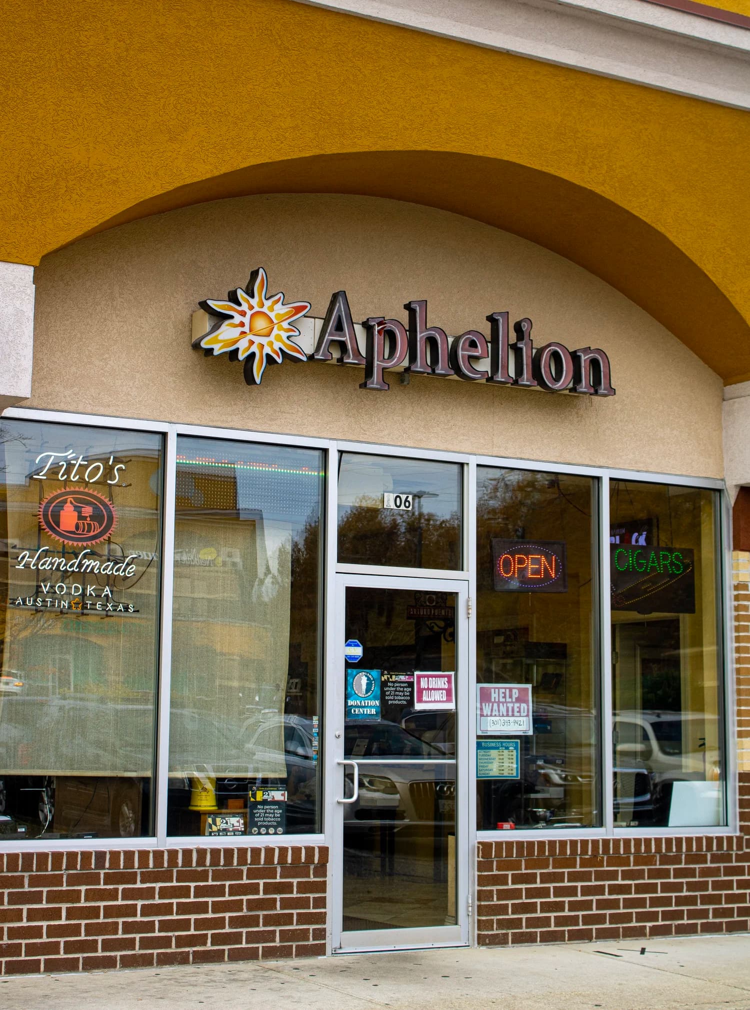 Aphelion Cigar Lounge gallery image 3