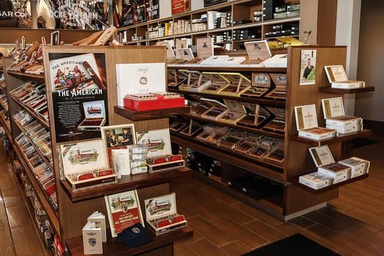 Corona Cigar Company and El Septimo Lounge gallery image 2