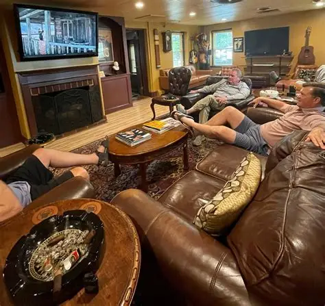 Easton Cigar & Smoke Shop gallery image 3