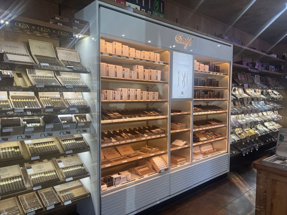 The Humidor Cocktail Lounge gallery image 2