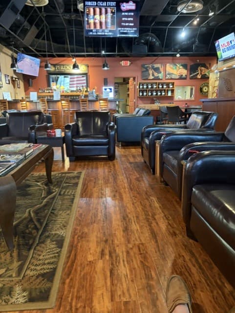 Black Dog Cigar Bar gallery image 1